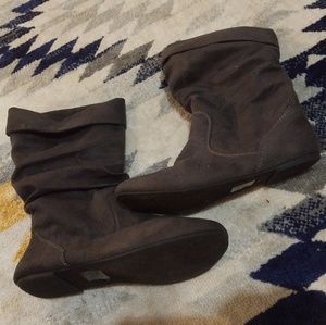 Size 7.5 womens boots mid calf gray